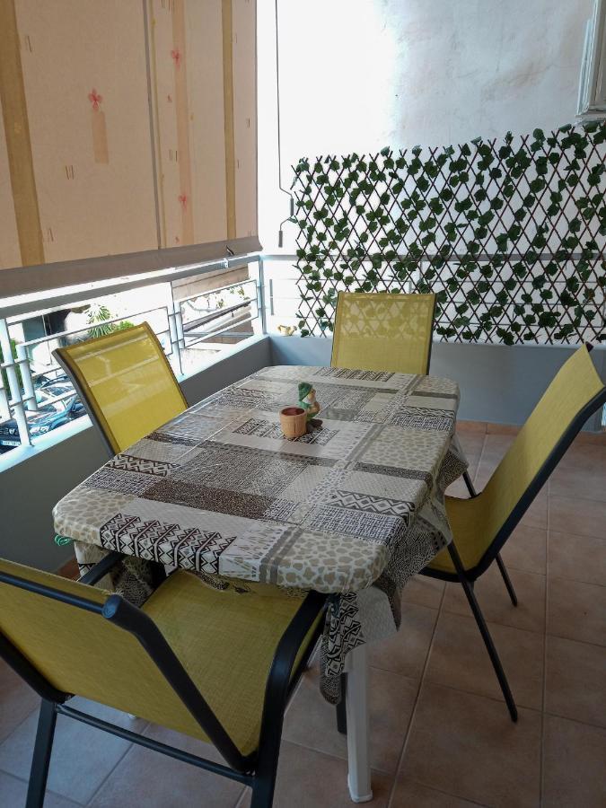 Metro-Central Beachside Apartment Athens Exterior photo